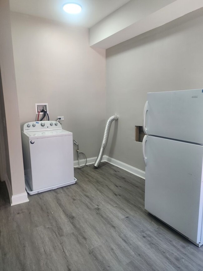 Building Photo - Spacious 3 Bedroom Home  In West Baltimore