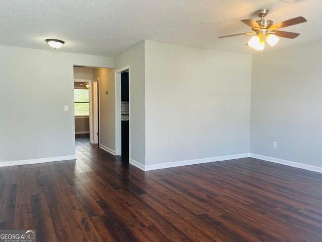 Building Photo - 403 Breezy Pnes