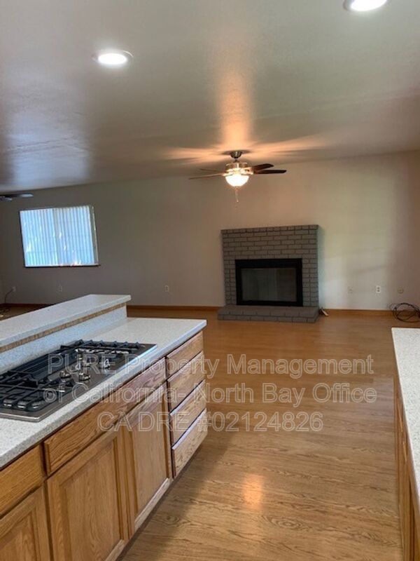 Building Photo - 551 Chablis Ct