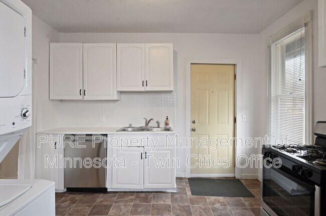 Building Photo - 807 31st Ave N