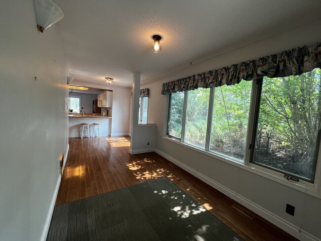 Building Photo - 10824-10102 102 St