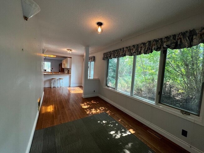 Photo du bâtiment - 10824-10102 102 St