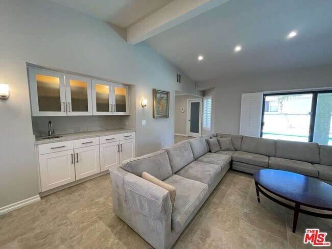 Building Photo - 64356 Doral Dr