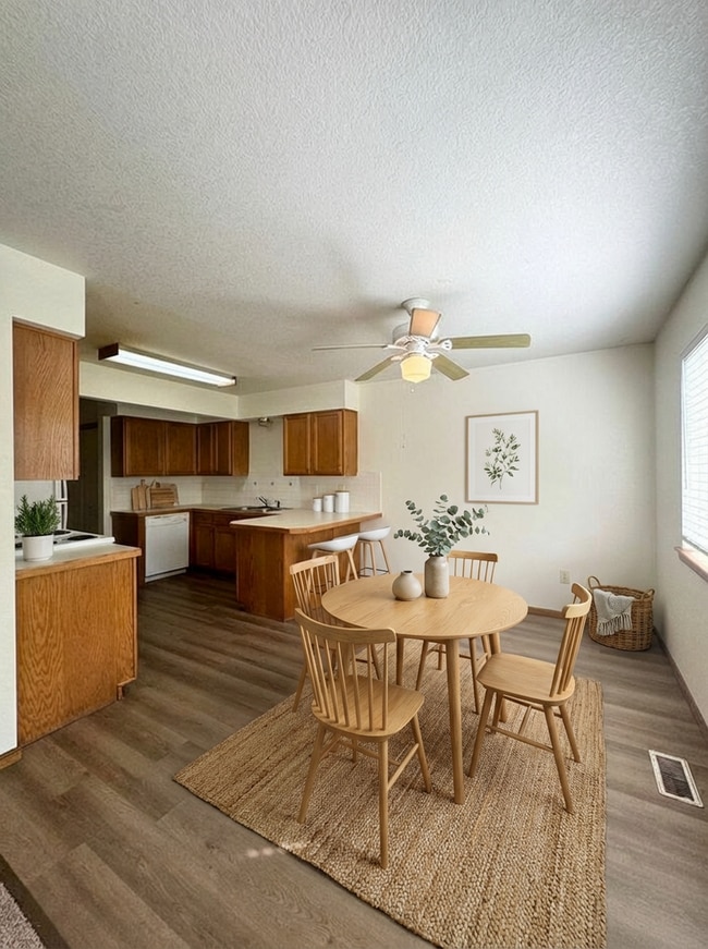 Building Photo - Wonderful 2 Story 3 Bedroom 2.5 Bath Townhome With Attached 2 Car Garage Near Lake Loveland in Lo...