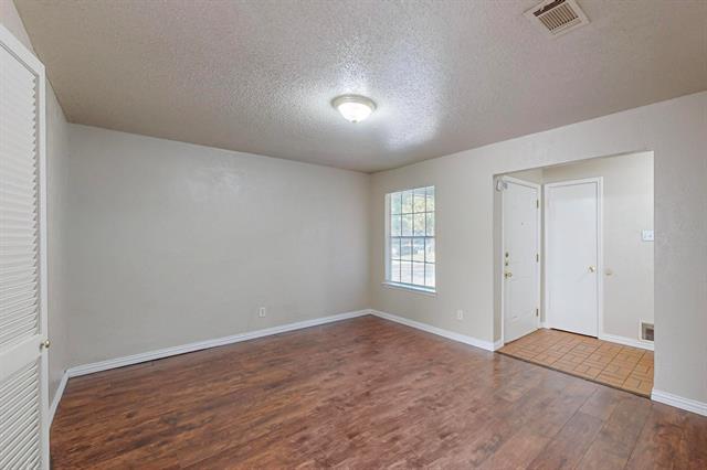 Building Photo - 619 Cove Hollow Dr