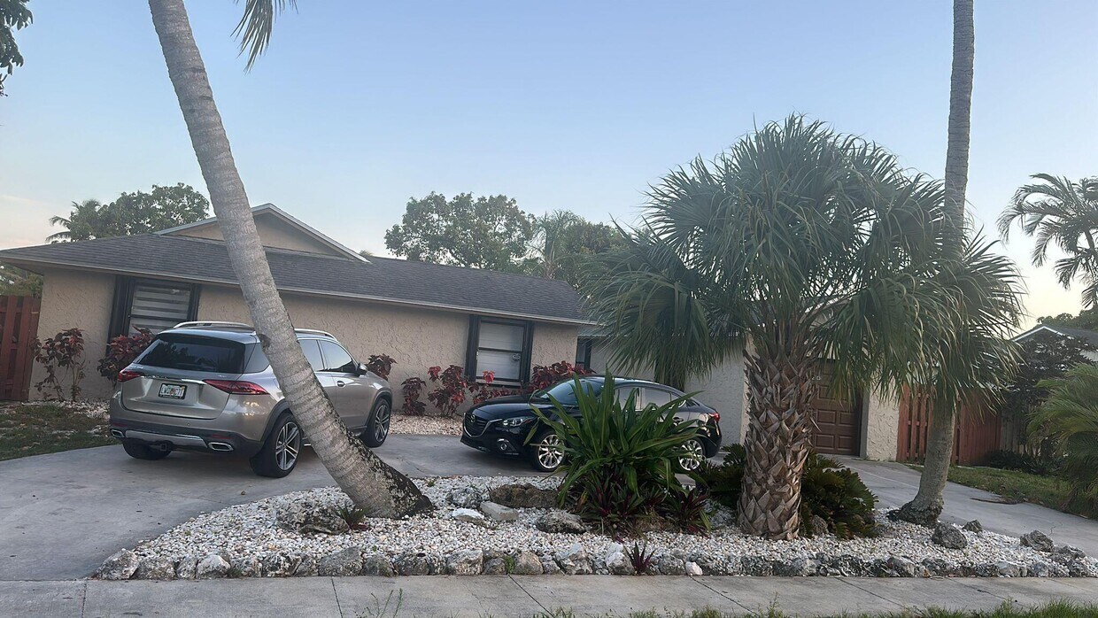 Primary Photo - 10348 Showboat Ln