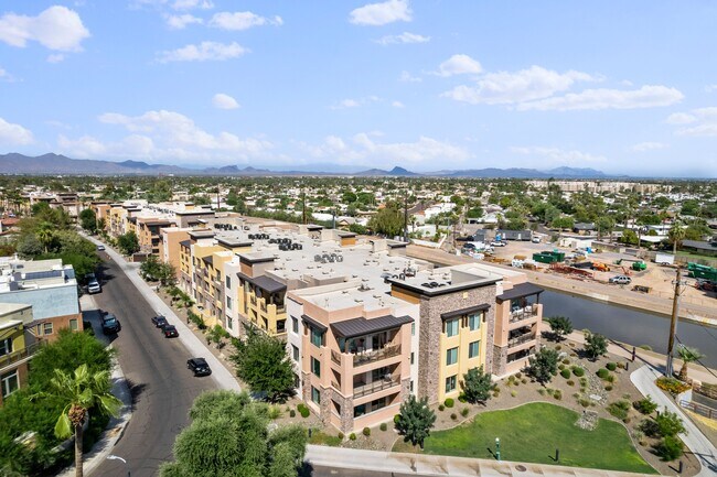 Building Photo - 4803 N Woodmere Fairway