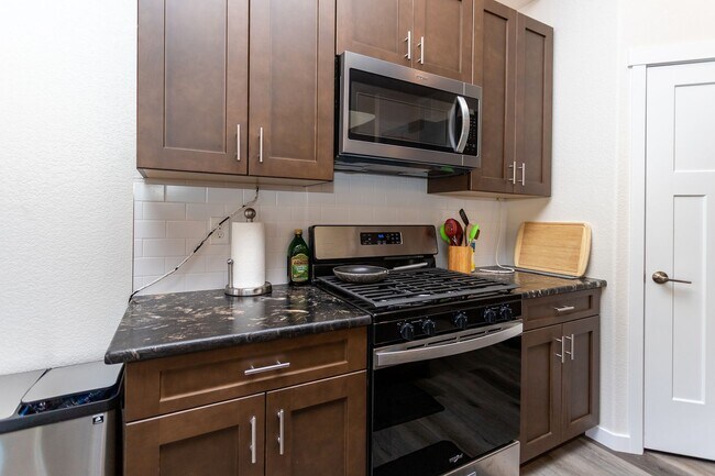 Building Photo - Gorgeous Home in The Villas at Mountain Sh...