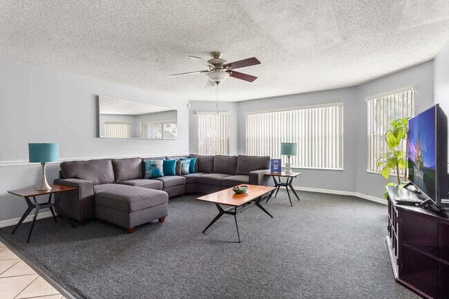 Foto del edificio - 2745 N Poinciana Blvd