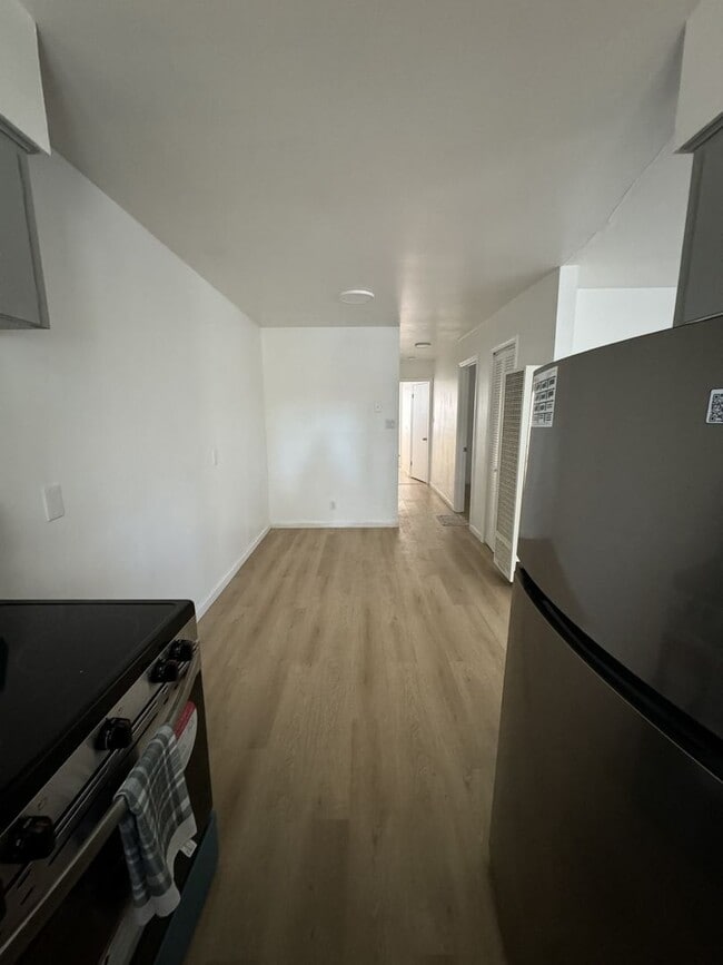 Building Photo - 2 Bedroom near Stateline