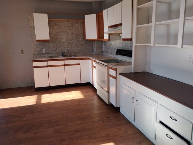 Foto del edificio - 370 S Poplar St