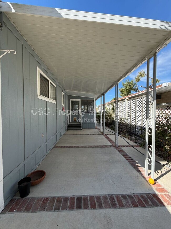 Foto del edificio - 21100 State St