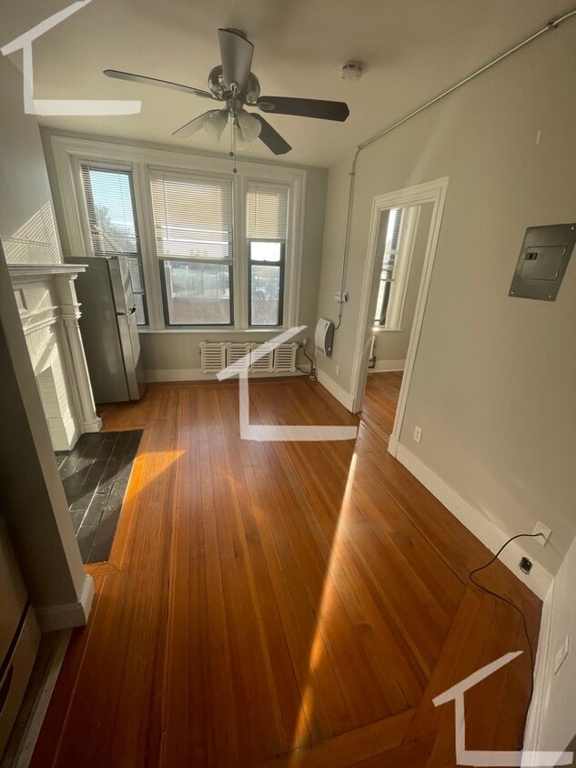 Building Photo - Cambridge 1 Bed Available now - No Broker Fee