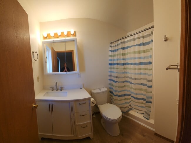 Master bath, shower - 5203 Oahu Ln