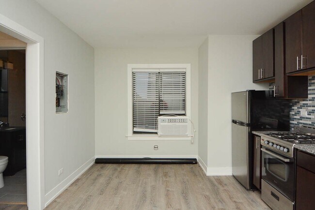 Foto del edificio - 533 W Belden Ave