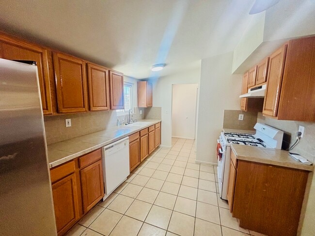 Foto del edificio - 38416 Pond Ave
