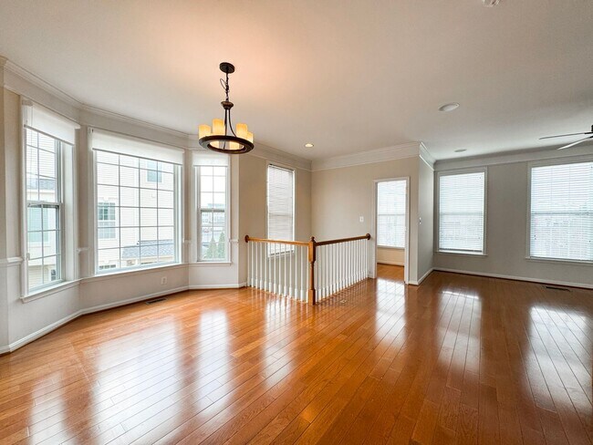 Foto del edificio - Stunning 3 Bed 2/2 Bath End-Unit Townhome In Desired Stone Ridge South