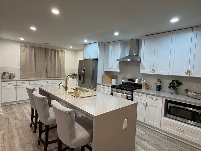 Foto del edificio - 2101 Vanderbilt Ln