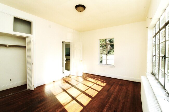 Foto del edificio - 1689 S Sycamore St