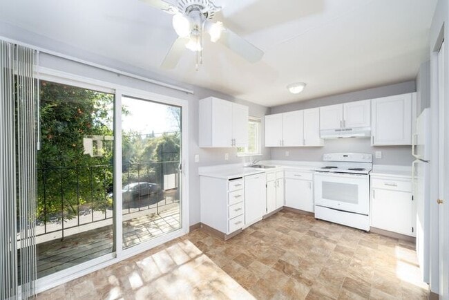 1st MONTH RENT FREE!! 2 bedroom 5 minutes from downtown and Pets OK!!! - 1st MONTH RENT FREE!! 2 bedroom 5 minutes from downtown and Pets OK!!! House