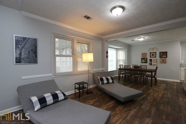 Foto del edificio - 3120 Maple Ln