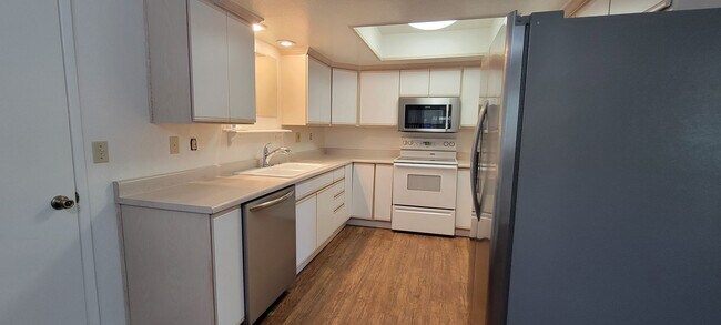 Foto del edificio - 2 Bedroom Condo Near Sacramento River Trail