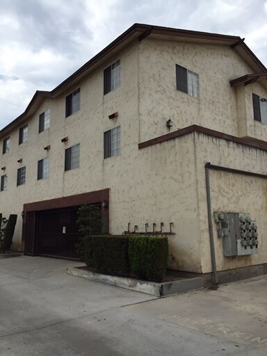 Building Photo - 4427 W 135th St
