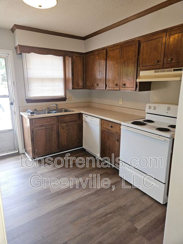 Foto del edificio - 184 Hidden Hill Rd