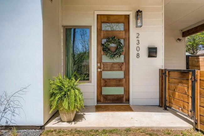 Foto del edificio - Home for Lease In East Downtown Austin Holly District