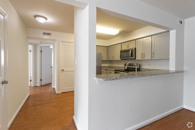 2HAB,2BA - 1,000 ft² - Ocean Trace Apartments