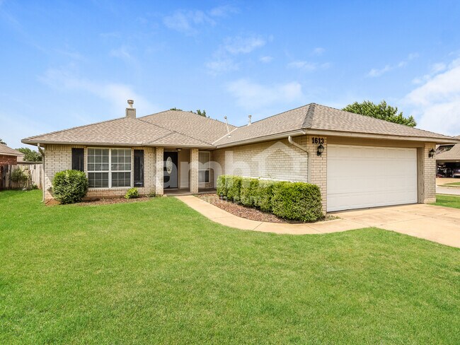 Foto del edificio - 1613 Brittany Ln