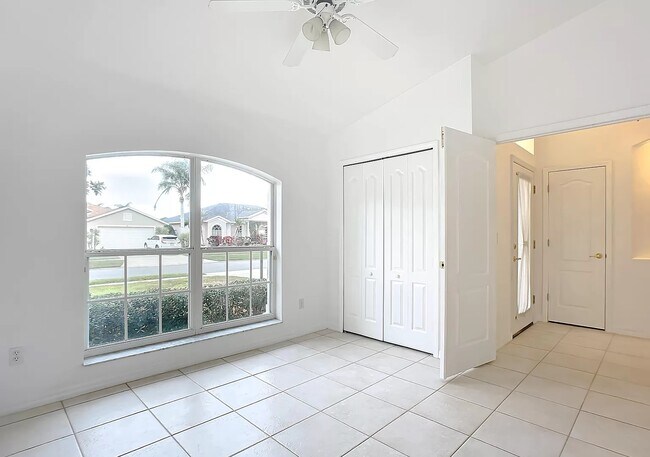 Foto del edificio - 1062 Crystal Creek Dr