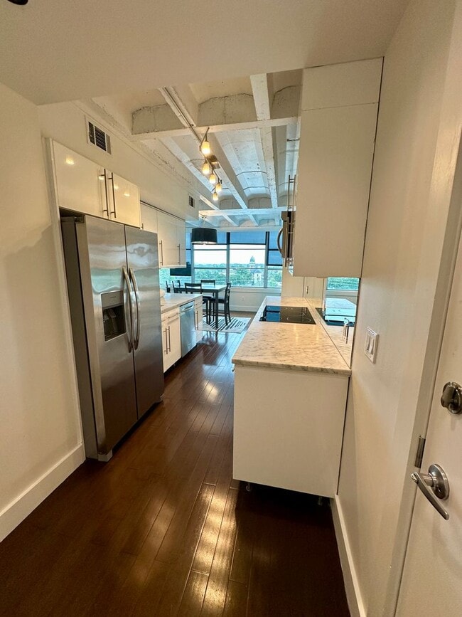Foto del edificio - 1 BED | 1 BATH | DRAYTON TOWER