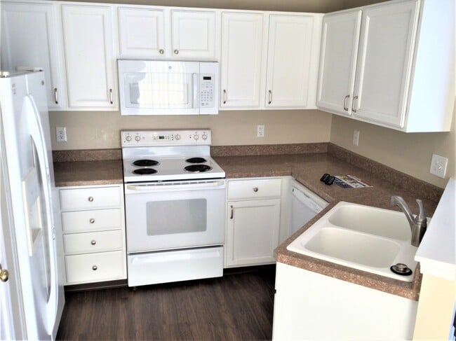 Building Photo - 2456 Miami Village Dr