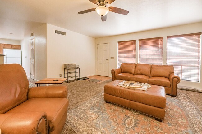Building Photo - Move In Special- Serene 2-Bed Condo Catali...