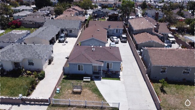 Building Photo - 8748 Maple St