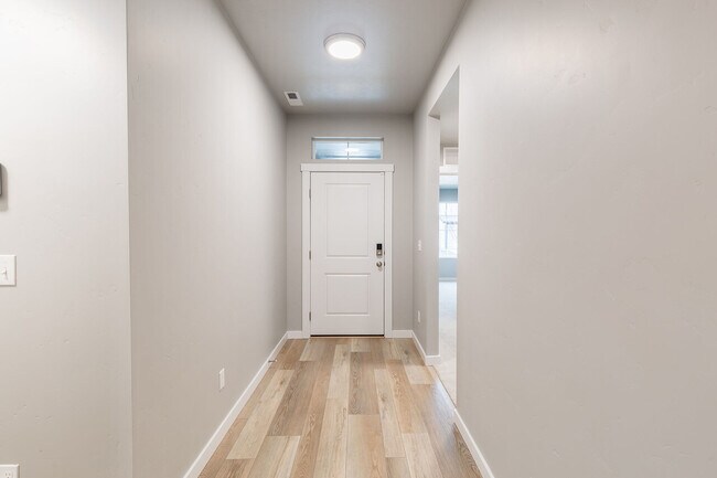 Building Photo - 972 S Wavetrain Ave