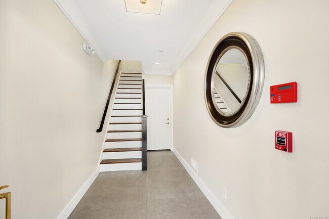 Building Photo - 31 East Ave