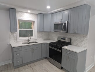 Building Photo - 1061 E 80th St
