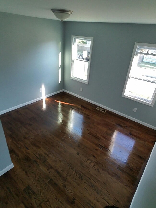 Room for rent - 466 Burritt Ave