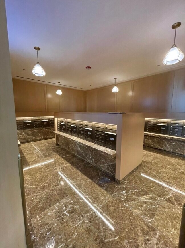 Building Photo - 514 N Peshtigo Ct