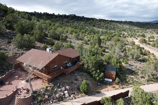 Building Photo - 414 Cottonwood Dr