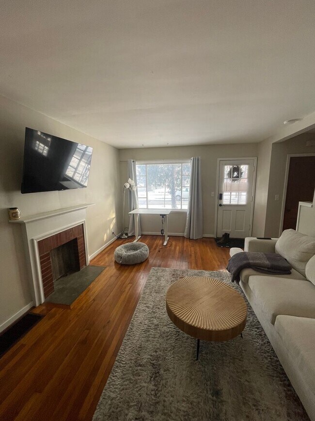Foto del edificio - 2563 Medary Ave