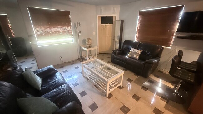 Foto del edificio - 1701 Hayes St