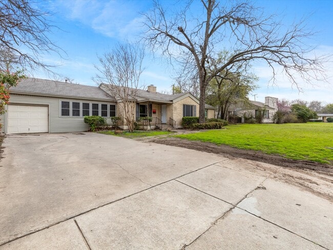 Building Photo - 3709 Bellaire Cir