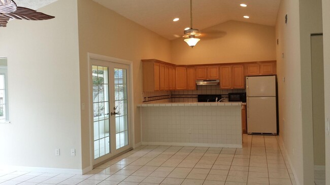 Building Photo - 3 Bedroom 2 Bath 2 Car garage pool home fo...