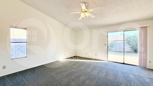 Foto del edificio - 6437 W Monte Cristo Ave
