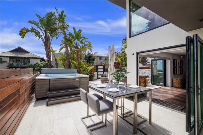 Spa and outdoor dining - 225 4th St