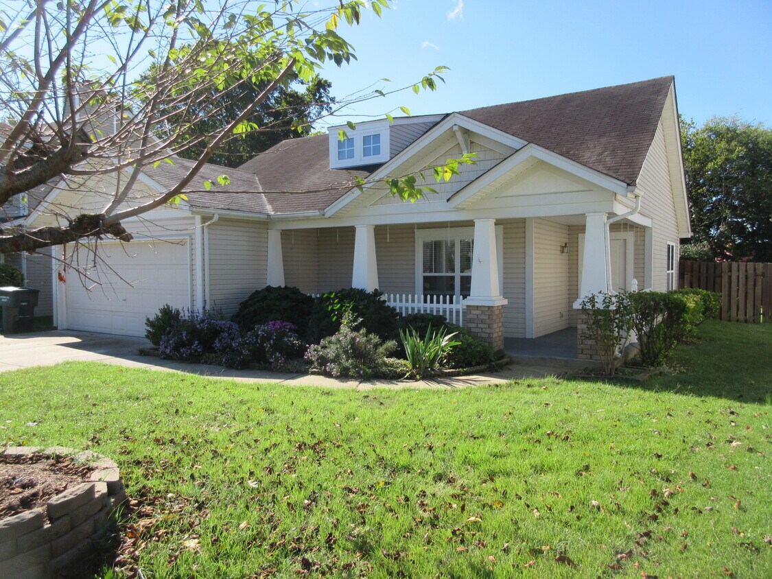 Primary Photo - 1748 Stone Hollow Ct