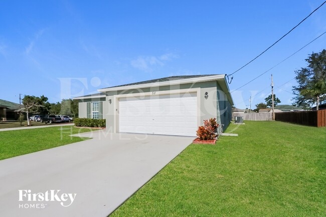 Building Photo - 511 SW Nadell Ave